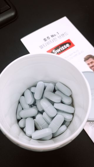 Swisse 스위스 헤어스킨네일 100정 — 5점을 준 리뷰어가 2021년 9월 올린 사용 사진
