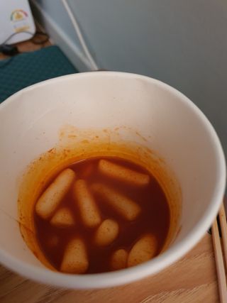 유비쿡 컵떡볶이 매운컵떡볶이2개/ 짜장컵떡볶이 2개  총 4개세트 — 5점을 준 리뷰어가 2021년 6월 올린 사용 사진