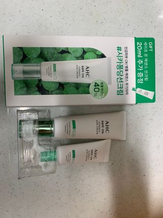 [AHC] 세이프온 에센스 선크림 올리브영 스페셜 증정 기획세트 — 5점을 준 리뷰어가 2022년 6월 올린 사용 사진