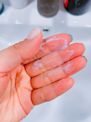 유메이 웰니스 샴푸 + 유메이 스칼프 브러쉬 — 5점을 준 리뷰어가 2022년 1월 올린 사용 사진