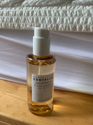 스킨1004 [SKIN1004] 마다가스카르 센텔라 라이트 클렌징 오일 200ml — 5점을 준 리뷰어가 2024년 7월 올린 사용 사진