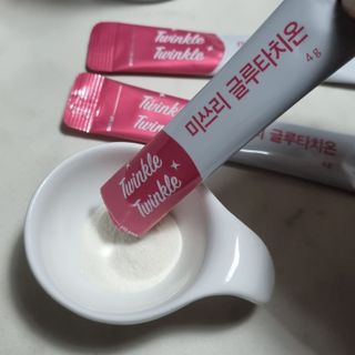 메디포스트 모비타 미쓰리 글루타치온 30포 — 5점을 준 리뷰어가 2022년 11월 올린 사용 사진