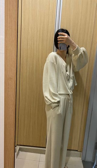 프런투라인 비마이 봄버 포켓 크롭 가디건 — 5점을 준 리뷰어가 2022년 3월 올린 사용 사진