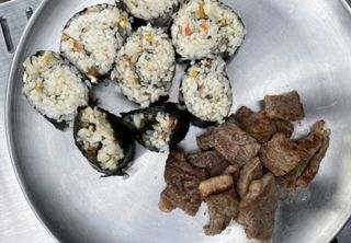 해풀잎 누구나 김밥*1ea [(혼합야채 35g *1ea,  김밥김 (5g, 5ea),  양념간장 (6g, 5ea), 참기름(5g, 2ea)] — 4.5점을 준 리뷰어가 2022년 10월 올린 사용 사진