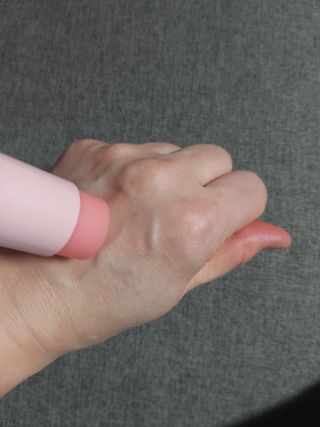 바르는뷰티 데생멀티밤 식물유래성분 97 저분자콜라겐 피부수분 미백 주름개선 멀티밤스틱 — 5점을 준 리뷰어가 2021년 11월 올린 사용 사진