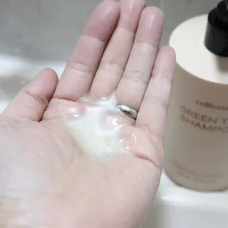 프리마인 더이상 뻣뻣하고 효과없는 탈모샴푸는 NO. 근본부터 케어하는 셀베이스 그린티샴푸(500ml) — 5점을 준 리뷰어가 2023년 3월 올린 사용 사진