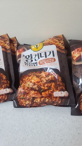 한성기업 무볼레 왕건더기 볶음밥 묵은지삼겹살 — 3점을 준 리뷰어가 2021년 10월 올린 사용 사진