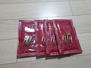 서울약사신협_프리미엄 6년근 홍삼진액_70mlx30포 — 4점을 준 리뷰어가 2021년 2월 올린 사용 사진