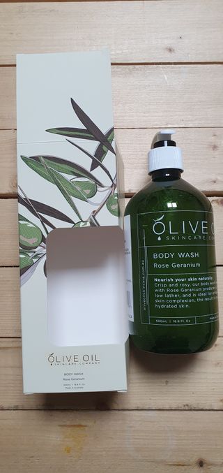 올리브 오일 스킨케어 컴퍼니 [OOSC] 향기로운 보습 로즈 제라늄 바디워시 500ml — 5점을 준 리뷰어가 2021년 5월 올린 사용 사진
