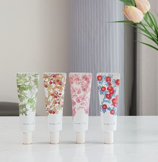 더사가오브수 [사가수] 사계절 원료를 담아내어 진한 보습을 선사하는, 효혜윤 보태니컬 에너지 핸드크림 세트 — 5점을 준 리뷰어가 2023년 3월 올린 사용 사진