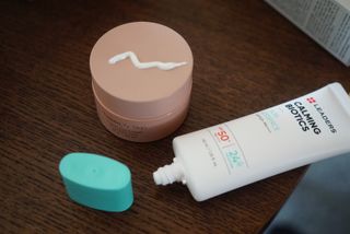 리더스코스메틱 리더스 카밍 바이오틱스 선 에센스 SPF 50+ PA++++ — 5점을 준 리뷰어가 2022년 6월 올린 사용 사진