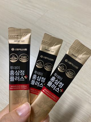 서울약사신협_투데이홍삼정플러스스틱_10g x 60포 — 5점을 준 리뷰어가 2021년 7월 올린 사용 사진