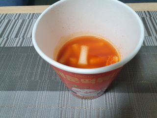 유비쿡 컵떡볶이 매운컵떡볶이2개/ 짜장컵떡볶이 2개  총 4개세트 — 3점을 준 리뷰어가 2021년 6월 올린 사용 사진