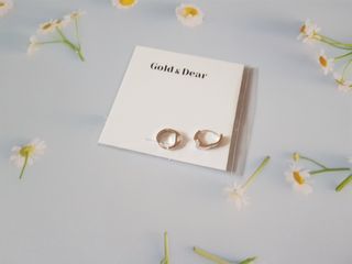 [골드앤디어] 14K 사선 큐빅 원터치 귀걸이_3color — 4점을 준 리뷰어가 2021년 6월 올린 사용 사진