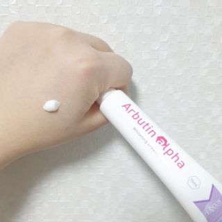 이엔코스 알부틴 알파 화이트닝크림 — 5점을 준 리뷰어가 2021년 3월 올린 사용 사진