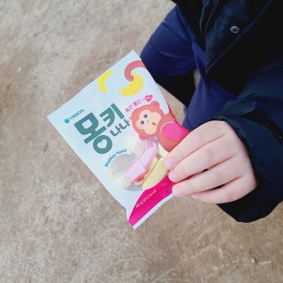 폭신 쫄깃 식감 로맨스, 몽키나나 젤리 8봉지 — 4.5점을 준 리뷰어가 2021년 2월 올린 사용 사진