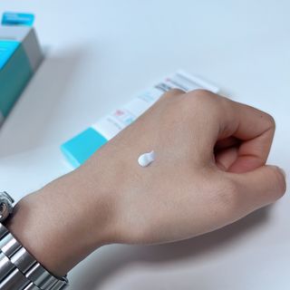 리더스코스메틱 리더스 카밍 바이오틱스 선 에센스 SPF 50+ PA++++ — 4점을 준 리뷰어가 2022년 5월 올린 사용 사진
