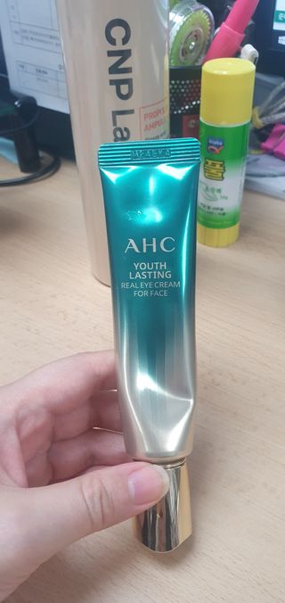 [NEW 탄력유턴 아이크림] AHC 유스 래스팅 리얼 아이크림 포 페이스 — 4.5점을 준 리뷰어가 2021년 3월 올린 사용 사진