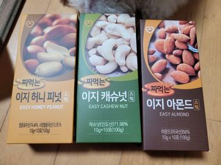 짜먹는 이지견과 짜먹는 이지아몬드, 짜먹는 이지허니피넛, 짜먹는 이지캐슈넛 각 10g X  10포 — 4점을 준 리뷰어가 2021년 2월 올린 사용 사진