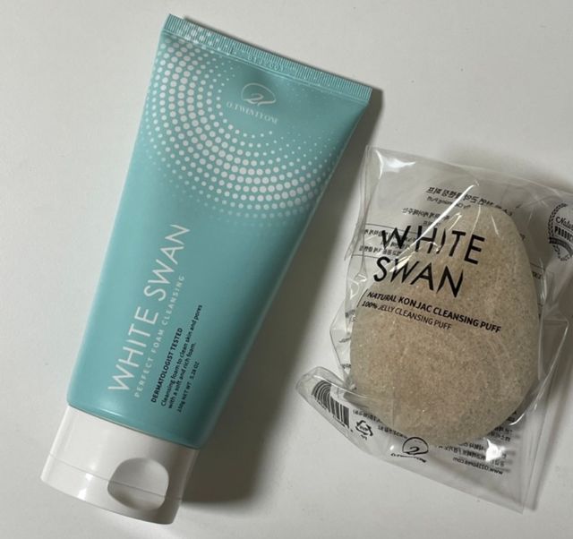 오투에니원 화이트 스완 퍼펙트 폼 클렌징 150g 퍼프증정 리뷰 사진