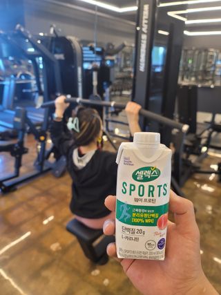 셀렉스스포츠 셀렉스 스포츠 웨이 프로틴 복숭아_ 330ml x 12팩 — 5점을 준 리뷰어가 2021년 10월 올린 사용 사진