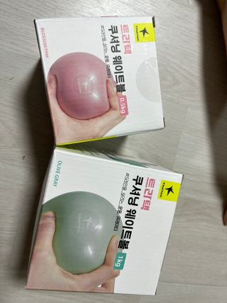 트라택 쿠셔닝 웨이트볼 0.5kg + 1kg SET — 4점을 준 리뷰어가 2022년 4월 올린 사용 사진