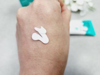 부쉬맨 워터프루프 프로 선크림 50g SPF50+ PA++++ — 5점을 준 리뷰어가 2023년 5월 올린 사용 사진