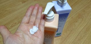[과일나라] 바세린 모이스처 바디로션 1000ml 2종 — 5점을 준 리뷰어가 2021년 10월 올린 사용 사진