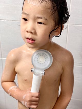 바디빔 더블클린 비타 샤워기 — 5점을 준 리뷰어가 2021년 8월 올린 사용 사진