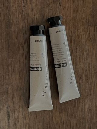 멈칫(MUMCHIT) 넥퍼퓸 NECKPERFUME 2가지 향 — 5점을 준 리뷰어가 2021년 11월 올린 사용 사진