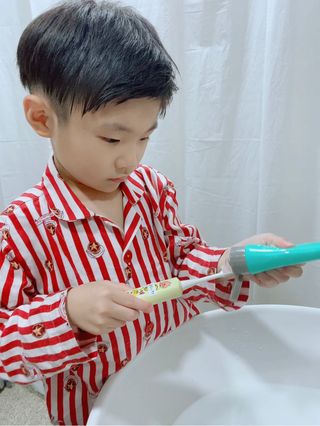 치과에서 쓰는 치약 _ 라벨제로 저불소 꼬마, 키즈, 유아, 베이비, 주니어 안전한 어린이치약 — 4.5점을 준 리뷰어가 2022년 11월 올린 사용 사진