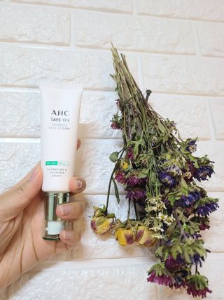 [AHC] 세이프온 에센스 선크림 올리브영 스페셜 증정 기획세트 — 4.5점을 준 리뷰어가 2022년 6월 올린 사용 사진