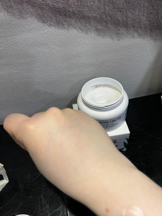 버텍스넘버원 버텍스 넘버원 햄프씨드오일 핸드밤, 바디크림 — 5점을 준 리뷰어가 2022년 3월 올린 사용 사진