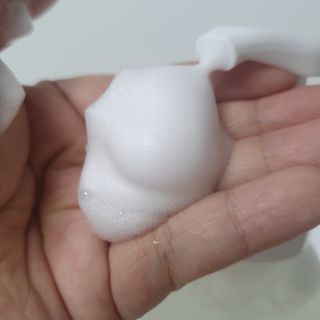 아미퓨어 [라이브] 피부장벽 강화를 위한 머랭 버블 클렌저 천연계면활성제로 온가족 사용가능 — 3.5점을 준 리뷰어가 2021년 6월 올린 사용 사진
