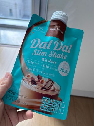 달달슬림쉐이크 [블로그]달달슬림 맛있는 단백질 쉐이크 파우치 다이어트 식사대용 프로틴 파우더 보충제 — 5점을 준 리뷰어가 2025년 8월 올린 사용 사진
