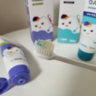 닥터데디스 안심불소 튼튼치약(청포도, 민트 중 택 1) 60g + 여행용 미니 치약 15g — 5점을 준 리뷰어가 2022년 12월 올린 사용 사진