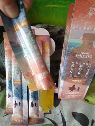 엘리샤코이 아임얼라이브 콤부차 콜라겐 506 스틱젤리 패션프루트 — 5점을 준 리뷰어가 2021년 6월 올린 사용 사진