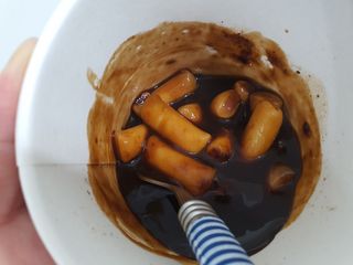 유비쿡 컵떡볶이 매운컵떡볶이2개/ 짜장컵떡볶이 2개  총 4개세트 — 5점을 준 리뷰어가 2021년 2월 올린 사용 사진