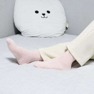 [사이즈가 있는 양말 필로이]여자 순면 통파일 꿀잠 수면 양말【 S, M, L 】3가지 사이즈_컬러 랜덤 3족 — 5점을 준 리뷰어가 2022년 10월 올린 사용 사진