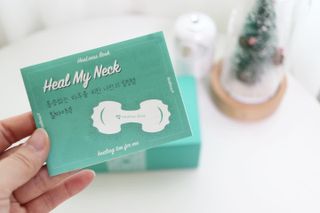 힐니스북 [힐마이넥]   거북목 통증완화를 위한 휴대용 목 안마기 — 4.5점을 준 리뷰어가 2022년 12월 올린 사용 사진