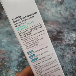 리더스코스메틱 리더스 카밍 바이오틱스 선 에센스 SPF 50+ PA++++ — 5점을 준 리뷰어가 2022년 5월 올린 사용 사진
