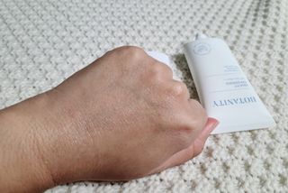 보타니티 촉촉수분자차 아쿠아핏 선 에센스 50ml + 보송톤업자차 징크 선 로션 50ml SPF50+ PA++++ (4/25) — 5점을 준 리뷰어가 2022년 4월 올린 사용 사진