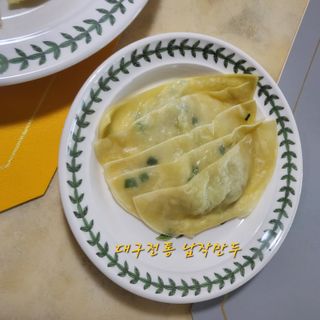 (주)성경순만두 곤약만두.콘치즈만두,삼각당면만두,당면 야끼만두,대구전통 납작만두,떡뽁이 매콤소스,달콤소스 — 5점을 준 리뷰어가 2023년 4월 올린 사용 사진