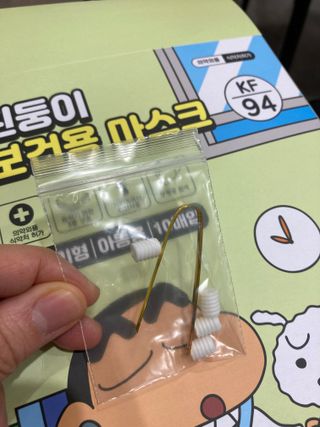 [숨그림]  덴탈마스크 짱구 우리아이 그리고 내가 쓰는 믿을수있는 케릭터 마스크  16종 — 5점을 준 리뷰어가 2021년 10월 올린 사용 사진