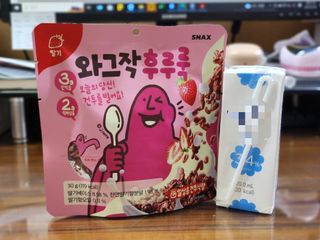 스낵스 와그작후루룩 3종_카카오2봉+아몬드2봉+딸기2봉 (총 6봉) — 5점을 준 리뷰어가 2024년 2월 올린 사용 사진