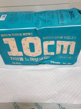 아베크 펫 와이드 프리미엄 중형 애견 강아지 배변 패드 54매 1팩 45g — 4점을 준 리뷰어가 2021년 7월 올린 사용 사진