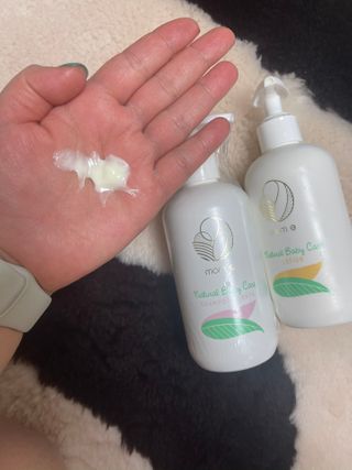 mom e 맘이 내추럴 베이비 케어 샴푸앤바스+로션 — 4점을 준 리뷰어가 2021년 1월 올린 사용 사진