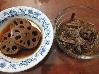 하나마이 [마마쿡] 전 청와대 천상현 셰프의 밑반찬  5종세트(소고기 장조림+연근조림+진미채+간장김자반+새우김자반) — 5점을 준 리뷰어가 2023년 4월 올린 사용 사진