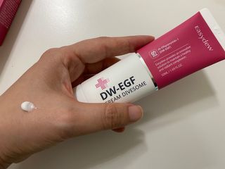 이지듀 DW-EGF 크림 다이브좀_콜라겐이 쏙쏙, 탄력피부로 다이빙 — 4점을 준 리뷰어가 2021년 2월 올린 사용 사진
