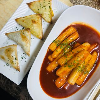 (주)성경순만두 곤약만두.콘치즈만두,삼각당면만두,당면 야끼만두,대구전통 납작만두,떡뽁이 매콤소스,달콤소스 — 5점을 준 리뷰어가 2023년 4월 올린 사용 사진